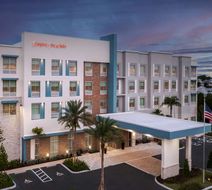 Hampton Inn and Suites Naples Exterior