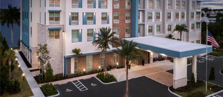 Hampton Inn and Suites Naples Exterior
