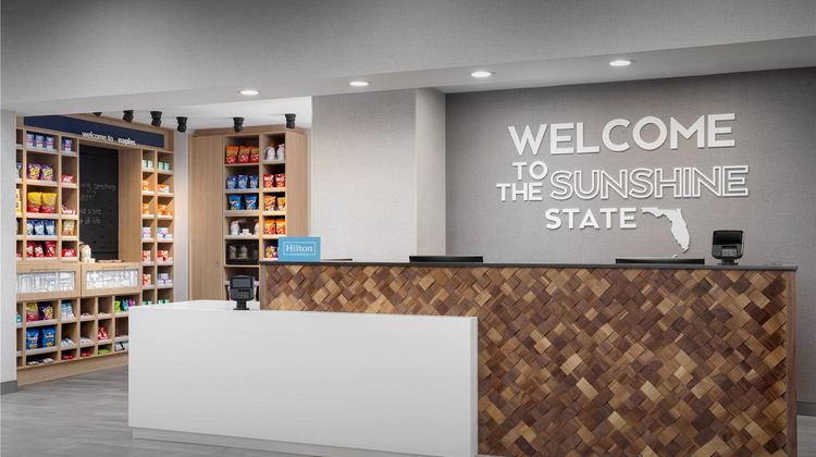 Hampton Inn and Suites Naples Lobby