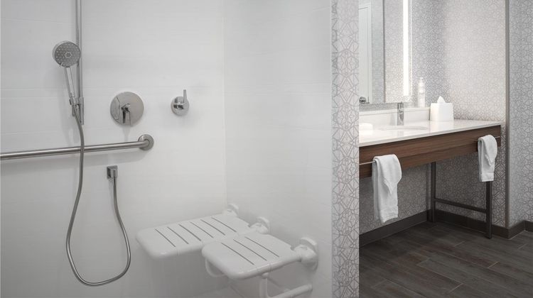 Hampton Inn and Suites Naples Room