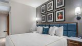 <b>The Draper Tapestry Collection by Hilton Room</b>. Images powered by <a href="https://iceportal.shijigroup.com/" title="IcePortal" target="_blank">IcePortal</a>.