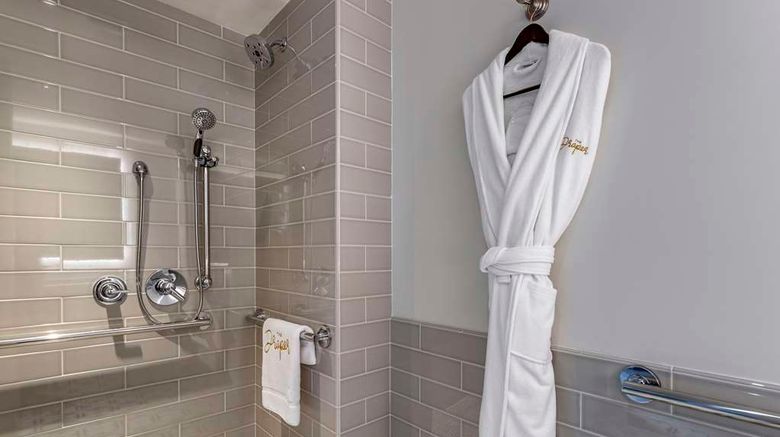 <b>The Draper Tapestry Collection by Hilton Room</b>. Images powered by <a href="https://iceportal.shijigroup.com/" title="IcePortal" target="_blank">IcePortal</a>.