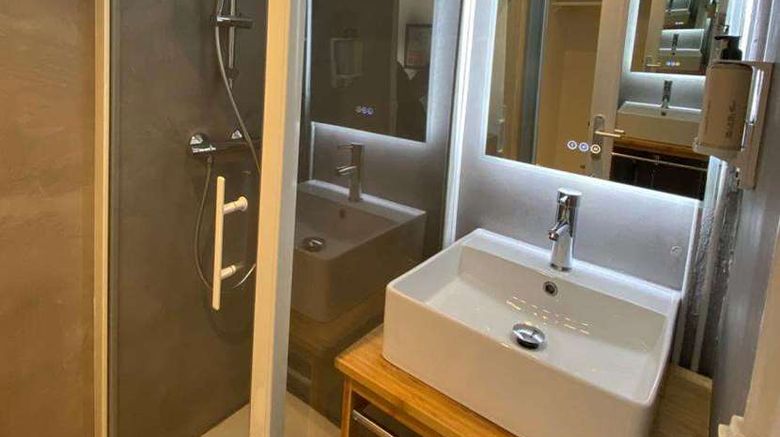 <b>Hotel La Porte Dijeaux Room</b>. Images powered by <a href="https://iceportal.shijigroup.com/" title="IcePortal" target="_blank">IcePortal</a>.