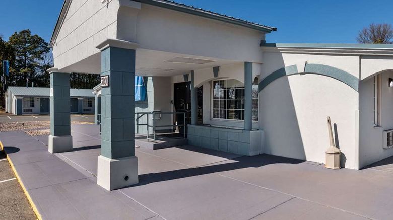 <b>Rodeway Inn Exterior</b>. Images powered by <a href="https://iceportal.shijigroup.com/" title="IcePortal" target="_blank">IcePortal</a>.
