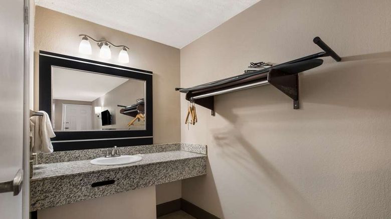 <b>Rodeway Inn Room</b>. Images powered by <a href="https://iceportal.shijigroup.com/" title="IcePortal" target="_blank">IcePortal</a>.