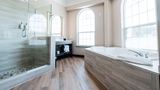 <b>Hotel NoBo Cascade, Tapestry Collection Room</b>. Images powered by <a href="https://iceportal.shijigroup.com/" title="IcePortal" target="_blank">IcePortal</a>.