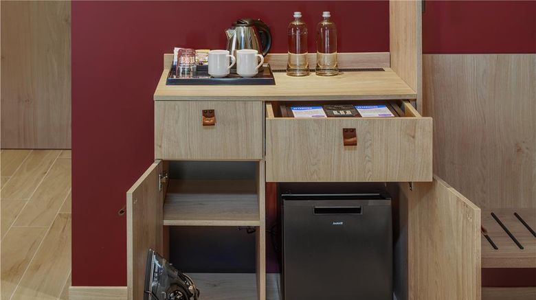 <b>Hampton by Hilton Venice Room</b>. Images powered by <a href="https://iceportal.shijigroup.com/" title="IcePortal" target="_blank">IcePortal</a>.