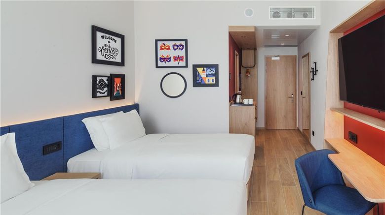 <b>Hampton by Hilton Venice Room</b>. Images powered by <a href="https://iceportal.shijigroup.com/" title="IcePortal" target="_blank">IcePortal</a>.