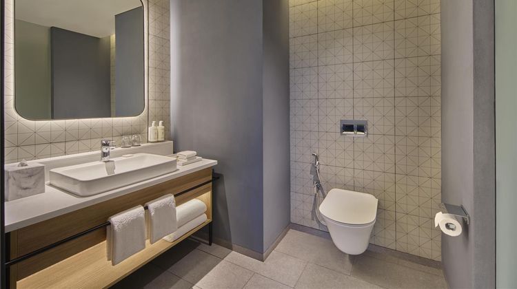 Hilton Garden Inn Bengaluru ETV Room