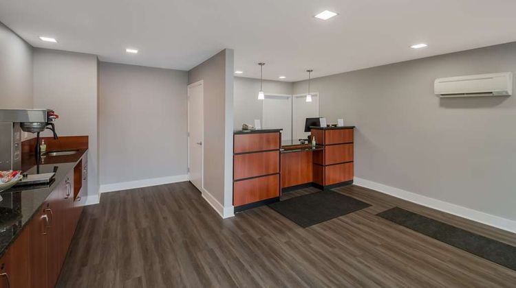 Americas Best Value Inn Farmington Lobby