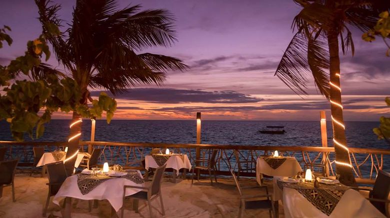 <b>Castaway Island Resort Restaurant</b>. Images powered by <a href="https://iceportal.shijigroup.com/" title="IcePortal" target="_blank">IcePortal</a>.