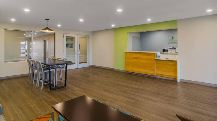 WoodSpring Stes Jacksonville Orange Park Lobby