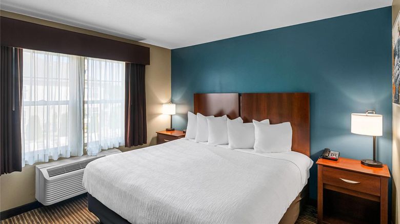 <b>The Hotel Saratoga, Ascend Collection Suite</b>. Images powered by <a href="https://iceportal.shijigroup.com/" title="IcePortal" target="_blank">IcePortal</a>.