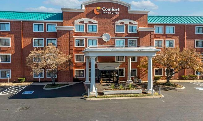 Comfort Inn & Suites Nashville Exterior