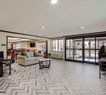 Comfort Inn & Suites Nashville Lobby