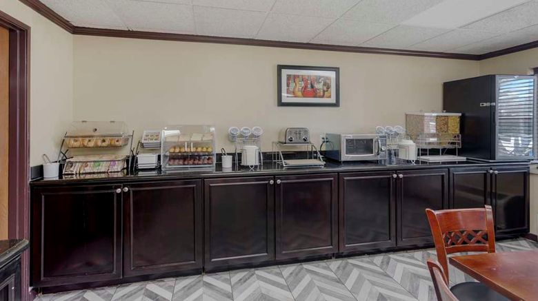 <b>Comfort Inn & Suites Nashville Restaurant</b>. Images powered by <a href="https://iceportal.shijigroup.com/" title="IcePortal" target="_blank">IcePortal</a>.