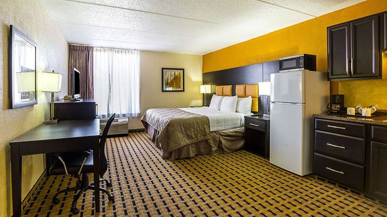 <b>Clarion Pointe Lake Jackson Room</b>. Images powered by <a href="https://iceportal.shijigroup.com/" title="IcePortal" target="_blank">IcePortal</a>.