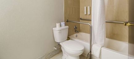 Clarion Pointe Lake Jackson Room