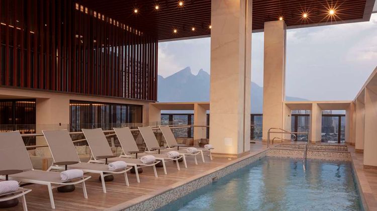 Hilton Monterrey Pool