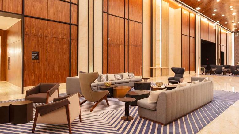 <b>Hilton Monterrey Lobby</b>. Images powered by <a href="https://iceportal.shijigroup.com/" title="IcePortal" target="_blank">IcePortal</a>.