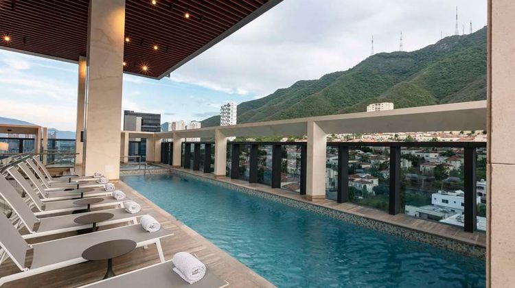 Hilton Monterrey Pool