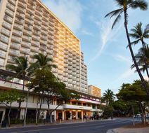 Outrigger Waikiki Paradise Hotel Exterior