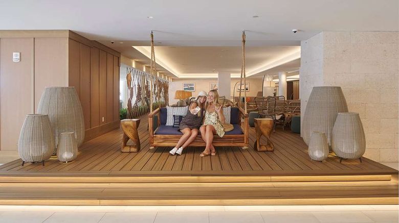 <b>Outrigger Reef Waikiki Beach Resort Lobby</b>. Images powered by <a href="https://iceportal.shijigroup.com/" title="IcePortal" target="_blank">IcePortal</a>.