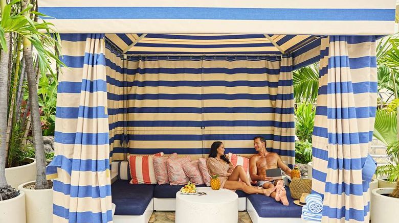 <b>Outrigger Reef Waikiki Beach Resort Pool</b>. Images powered by <a href="https://iceportal.shijigroup.com/" title="IcePortal" target="_blank">IcePortal</a>.