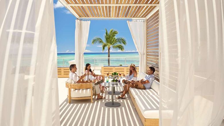 <b>Outrigger Reef Waikiki Beach Resort Restaurant</b>. Images powered by <a href="https://iceportal.shijigroup.com/" title="IcePortal" target="_blank">IcePortal</a>.