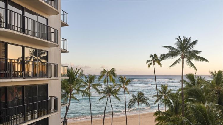 Outrigger Waikiki Beach Resort Exterior