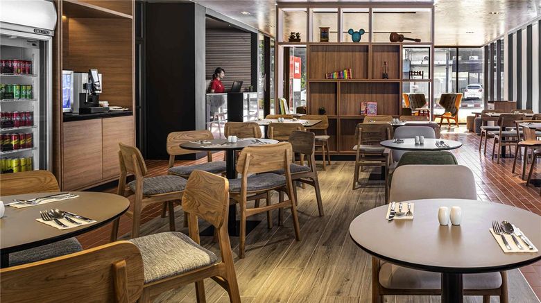 <b>ibis Chiang Mai Nimman Journeyhub Restaurant</b>. Images powered by <a href="https://iceportal.shijigroup.com/" title="IcePortal" target="_blank">IcePortal</a>.