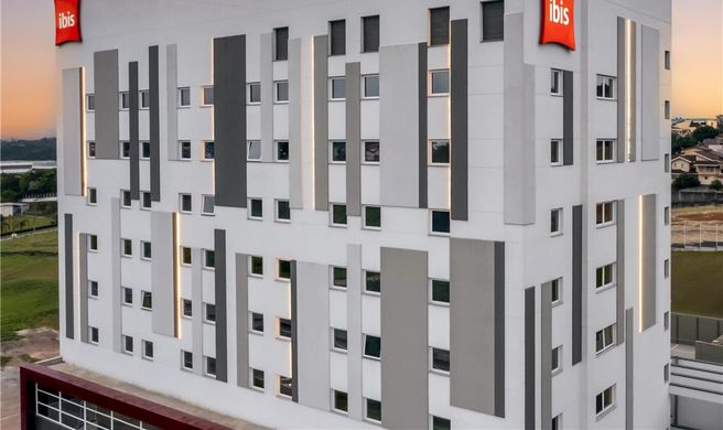 Ibis Aruja Exterior