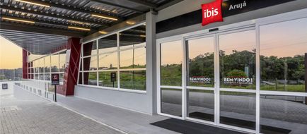 Ibis Aruja Exterior