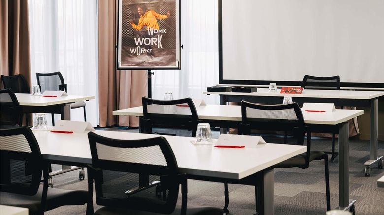 <b>Ibis Rouen Centre Rive Gauche Mermoz Meeting</b>. Images powered by <a href="https://iceportal.shijigroup.com/" title="IcePortal" target="_blank">IcePortal</a>.