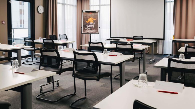 <b>Ibis Rouen Centre Rive Gauche Mermoz Meeting</b>. Images powered by <a href="https://iceportal.shijigroup.com/" title="IcePortal" target="_blank">IcePortal</a>.