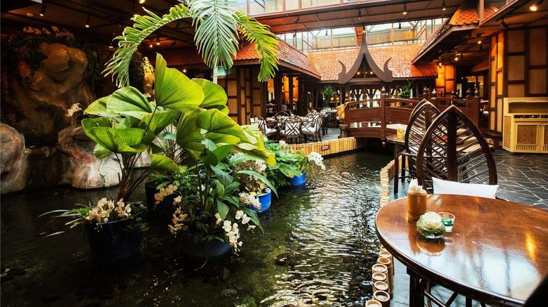 <b>Moevenpick Grand Al Bustan Dubai Restaurant</b>. Images powered by <a href="https://iceportal.shijigroup.com/" title="IcePortal" target="_blank">IcePortal</a>.