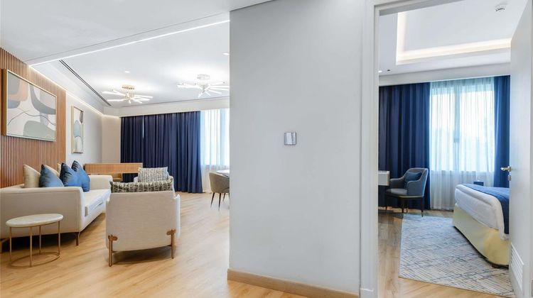 Moevenpick Grand Al Bustan Dubai Suite