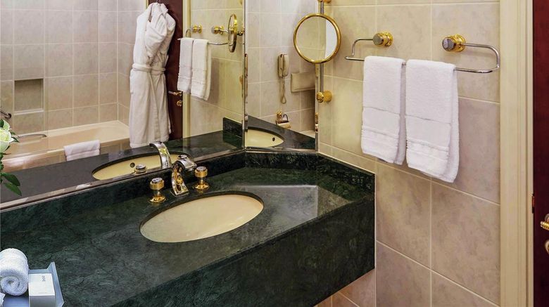 <b>Moevenpick Grand Al Bustan Dubai Room</b>. Images powered by <a href="https://iceportal.shijigroup.com/" title="IcePortal" target="_blank">IcePortal</a>.