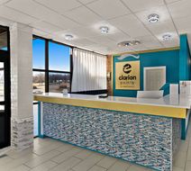 Clarion Pointe Bloomington - Normal Lobby