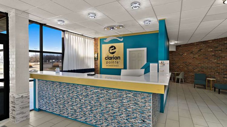 Clarion Pointe Bloomington - Normal Lobby