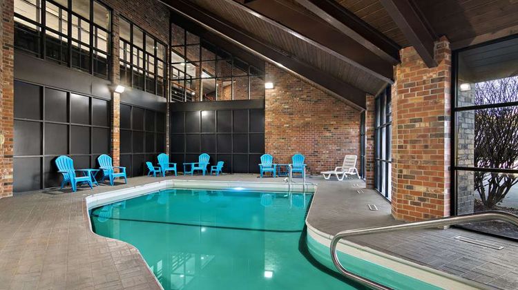 Clarion Pointe Bloomington - Normal Pool
