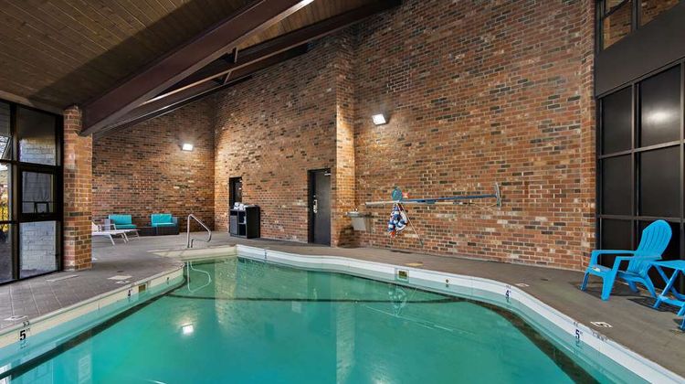 Clarion Pointe Bloomington - Normal Pool