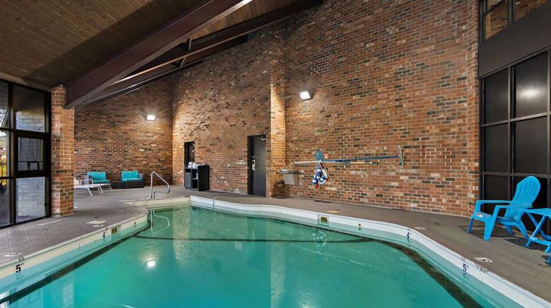 <b>Clarion Pointe Bloomington - Normal Pool</b>. Images powered by <a href="https://iceportal.shijigroup.com/" title="IcePortal" target="_blank">IcePortal</a>.