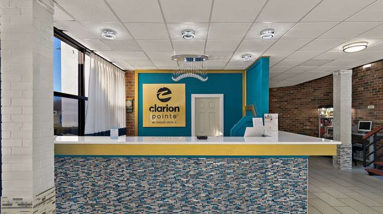 Clarion Pointe Bloomington - Normal Lobby