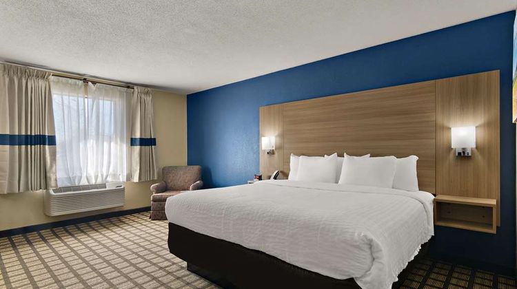 Clarion Pointe Bloomington - Normal Suite