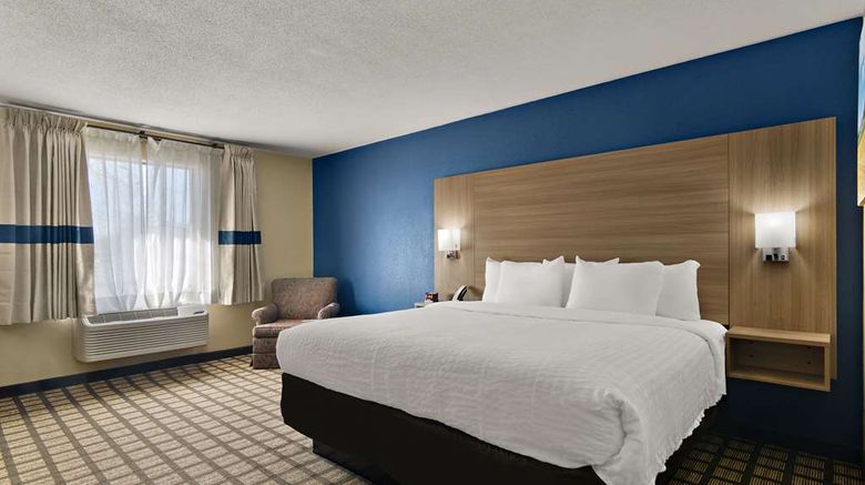 <b>Clarion Pointe Bloomington - Normal Suite</b>. Images powered by <a href="https://iceportal.shijigroup.com/" title="IcePortal" target="_blank">IcePortal</a>.