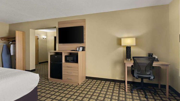 Clarion Pointe Bloomington - Normal Suite