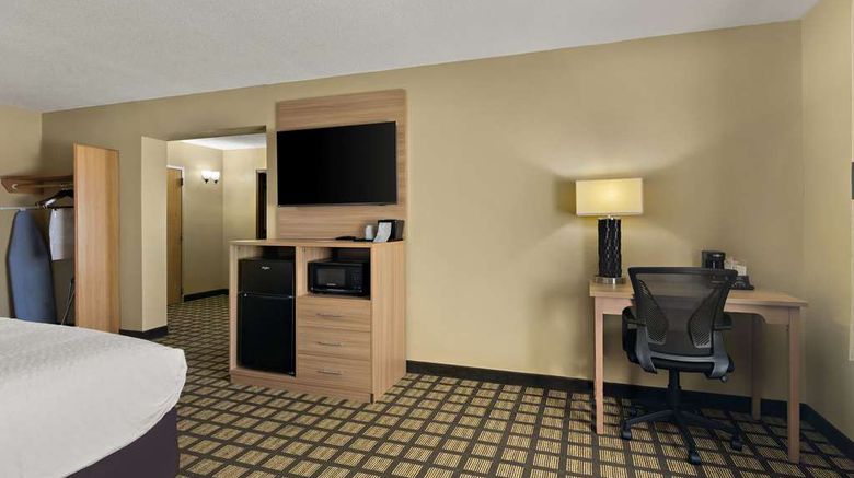 <b>Clarion Pointe Bloomington - Normal Suite</b>. Images powered by <a href="https://iceportal.shijigroup.com/" title="IcePortal" target="_blank">IcePortal</a>.