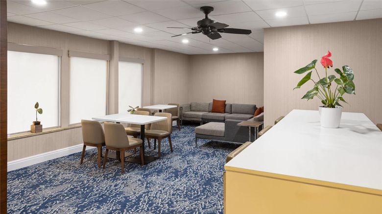 <b>Wingate by Wyndham Pittsburgh/Cranberry Lobby</b>. Images powered by <a href="https://iceportal.shijigroup.com/" title="IcePortal" target="_blank">IcePortal</a>.