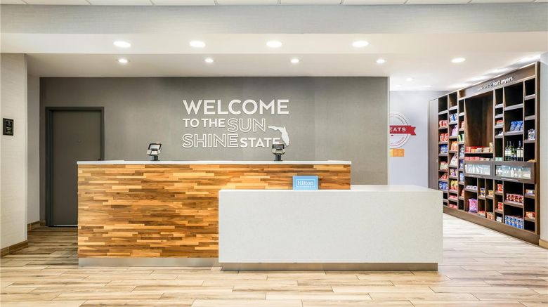 <b>Hampton Inn Fort Myers Downtown Lobby</b>. Images powered by <a href="https://iceportal.shijigroup.com/" title="IcePortal" target="_blank">IcePortal</a>.